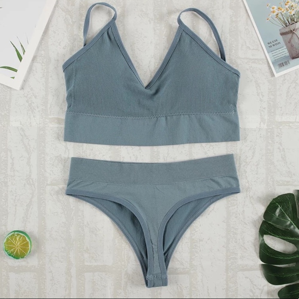 2-Piece Sport Bra Set - Picture 5 of 5